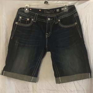 Miss me easy Bermuda size 28. Like new!